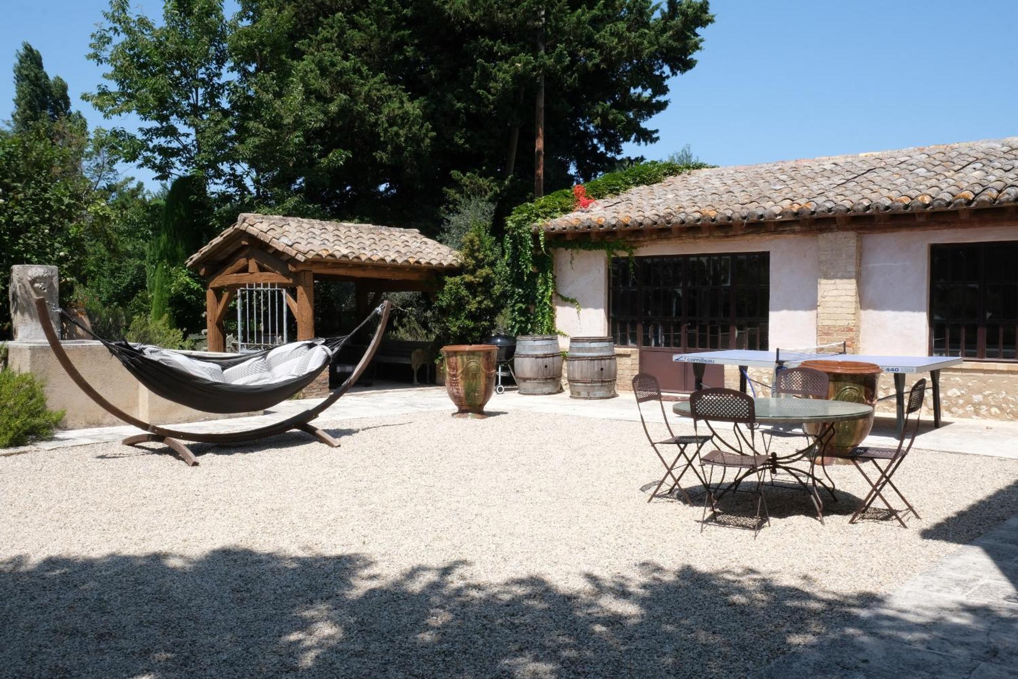 Superbe Mas Provençal 600m2 avec une Superbe Piscine Chauffée et très grand jardin 9000m2, situé au cœur du Luberon en campagne proche de L'Isle sur la Sorgue, 12 personnes, LS2-17 FIGNOULADO Cavaillon Exterior foto
