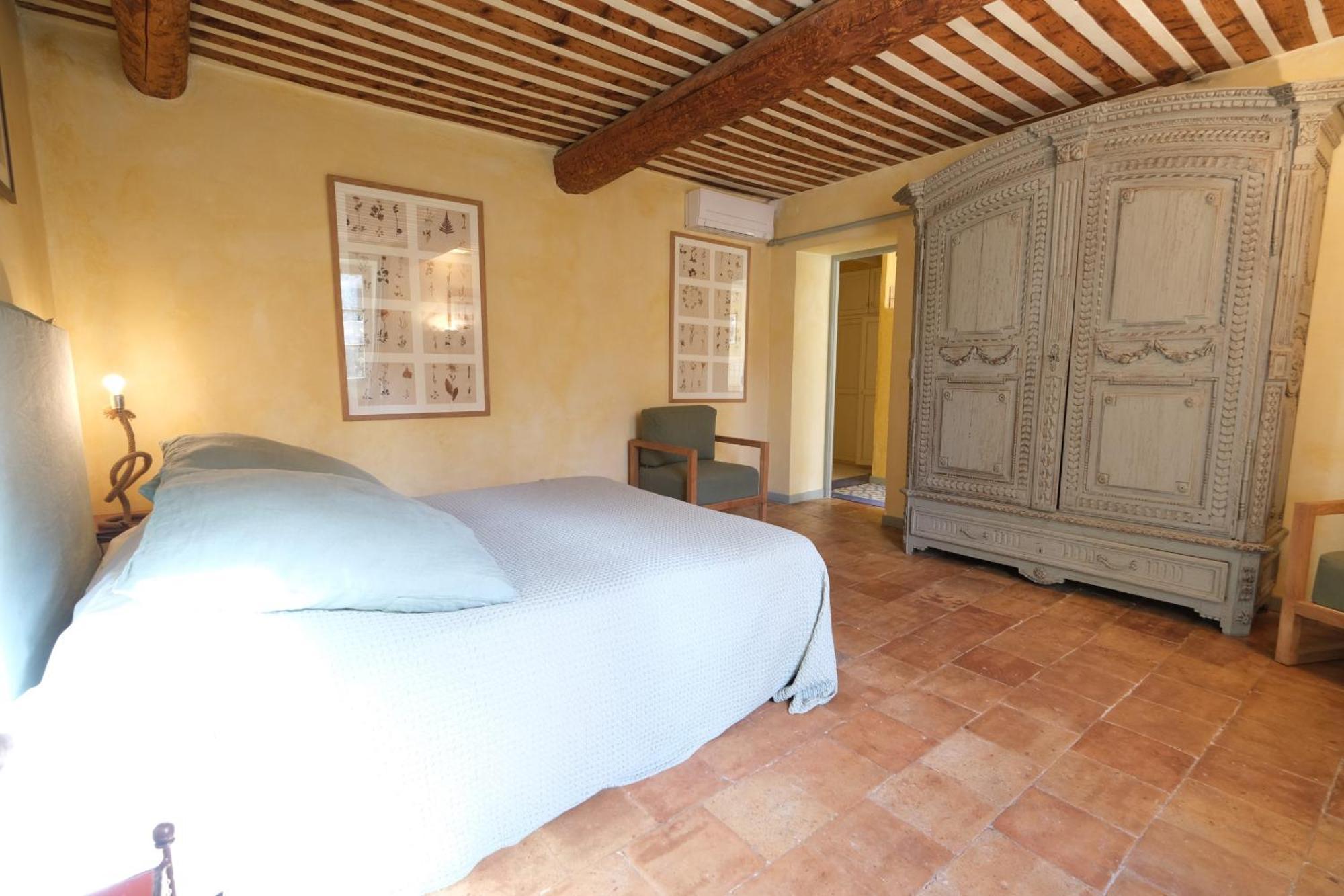 Superbe Mas Provençal 600m2 avec une Superbe Piscine Chauffée et très grand jardin 9000m2, situé au cœur du Luberon en campagne proche de L'Isle sur la Sorgue, 12 personnes, LS2-17 FIGNOULADO Cavaillon Exterior foto