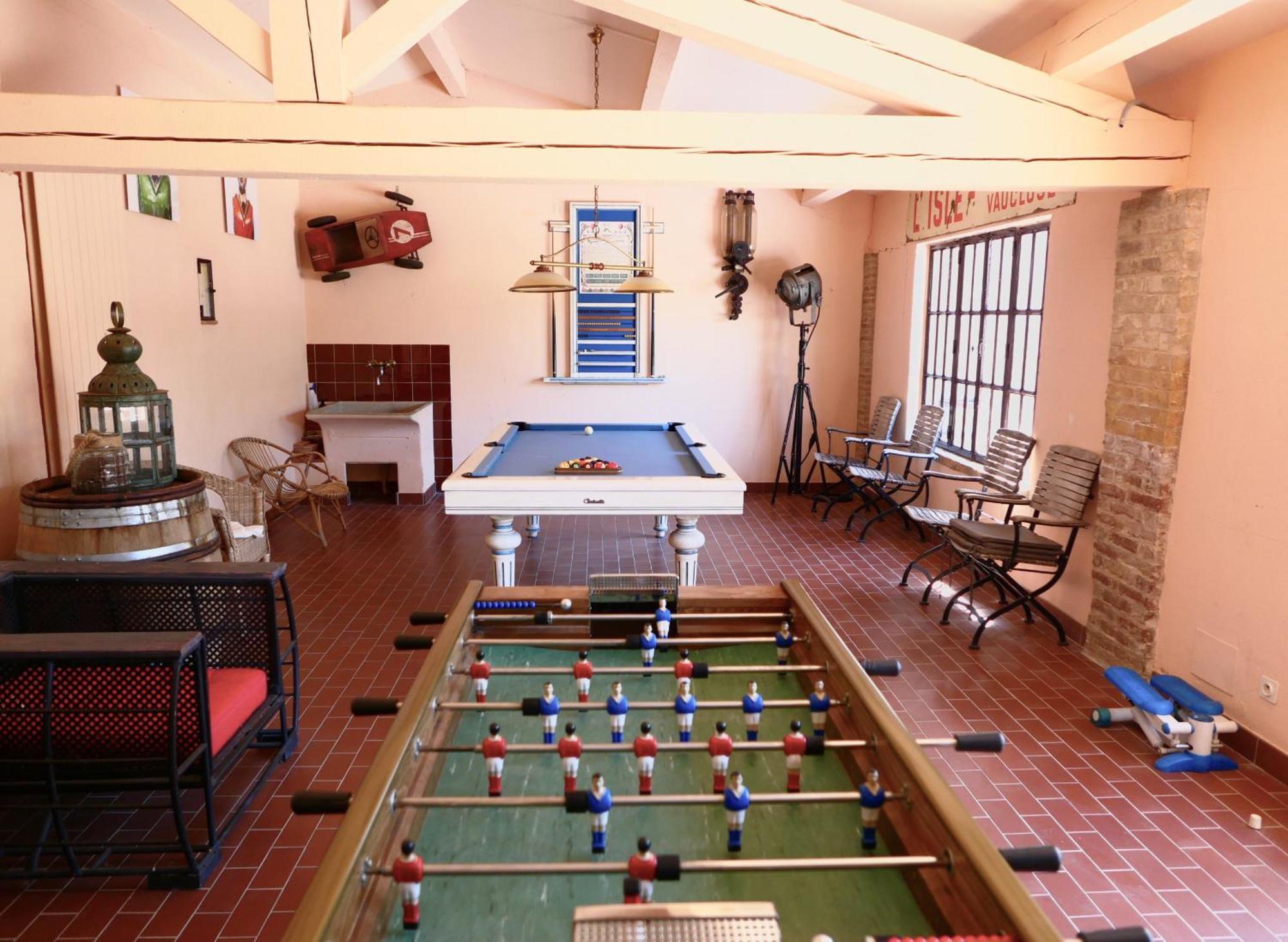 Superbe Mas Provençal 600m2 avec une Superbe Piscine Chauffée et très grand jardin 9000m2, situé au cœur du Luberon en campagne proche de L'Isle sur la Sorgue, 12 personnes, LS2-17 FIGNOULADO Cavaillon Exterior foto